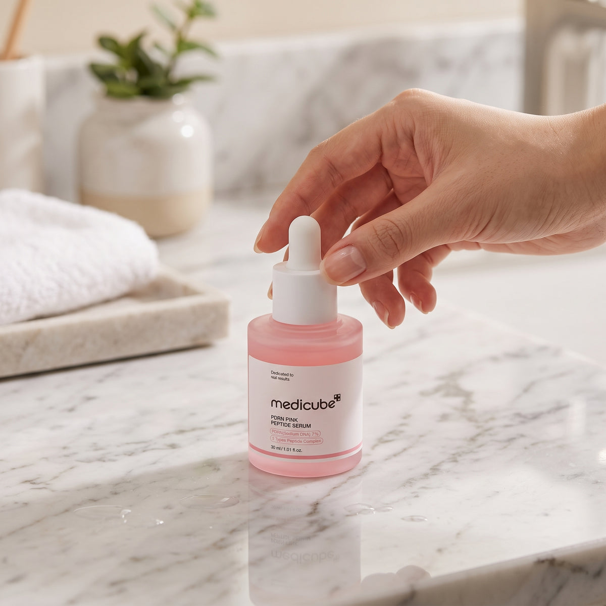 Medicube PDRN Pink Peptide Serum 30ml | With 1% Sodium DNA & 5 Types Peptide Complex for Anti-Aging