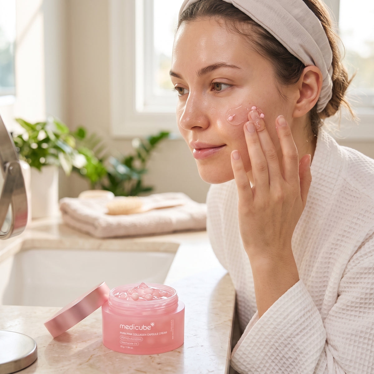 Medicube PDRN Pink Collagen Capsule Cream 55g | With Niacinamide 5% & Sodium DNA for Glass Skin